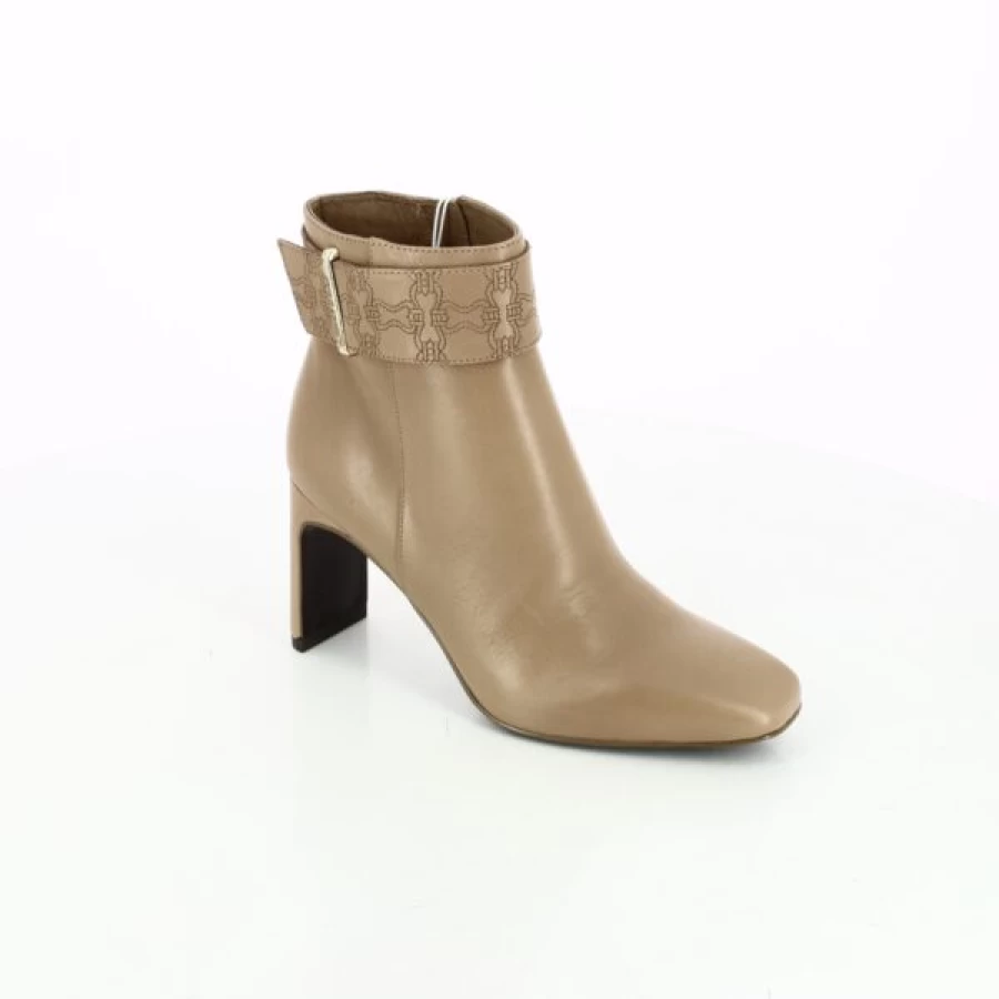 Kevin Cognac Leather Ankle Boots for Women - Stylish & Comfortable Booties