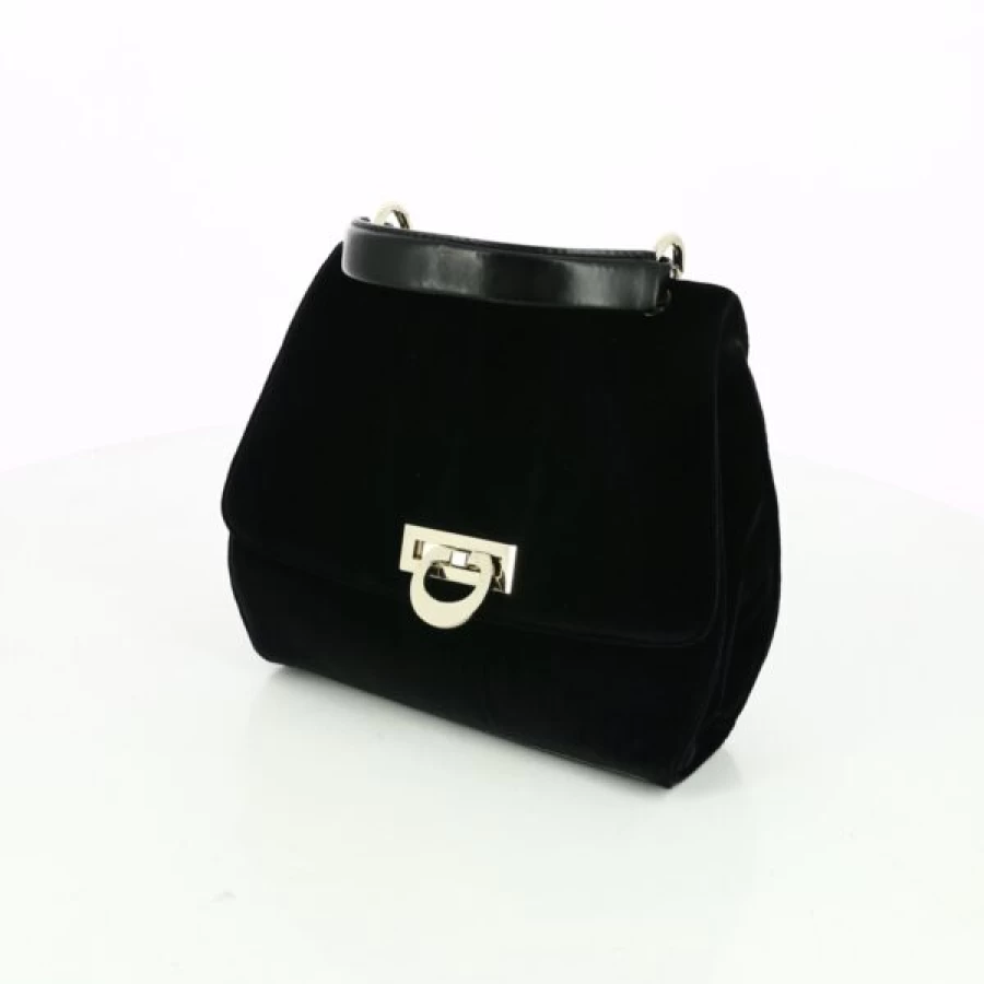 Kevin Black Leather Handbags for Women - Stylish Designer Purses & Totes