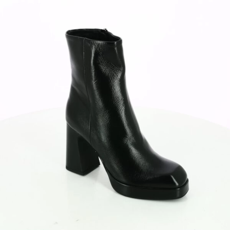 Kevin Women's Black Ankle Boots - Stylish Chunky Heel Chelsea Booties for Fall & Winter