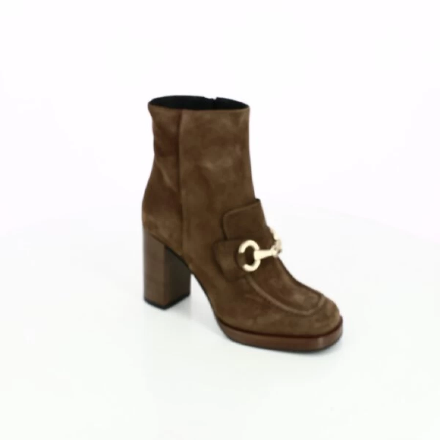 Kevin Women's Cognac Leather Ankle Boots - Gioia Fashion Boots for Comfort & Style