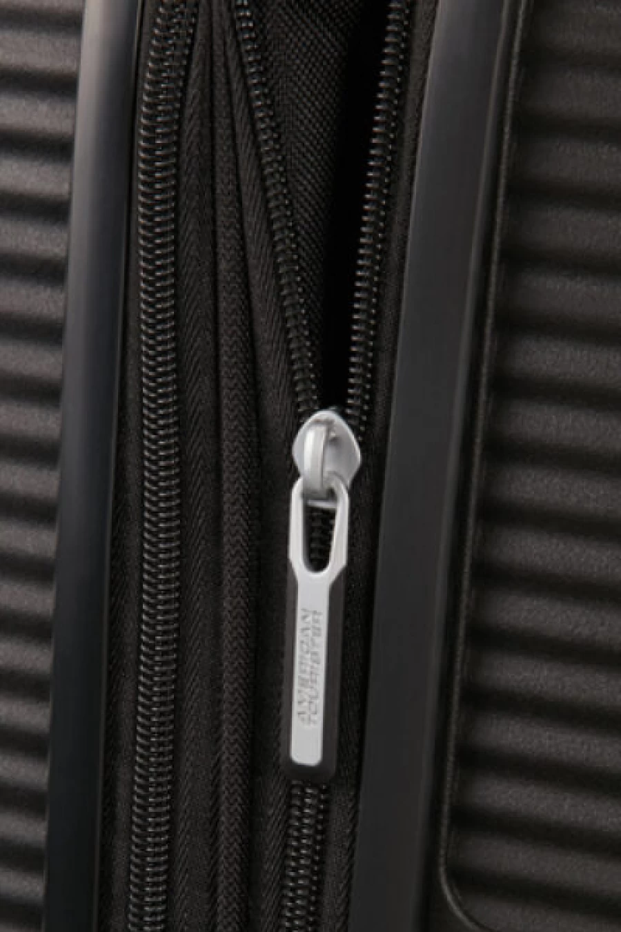 Kevin Black Luggage - Durable & Stylish Travel Suitcase for Men & Women
